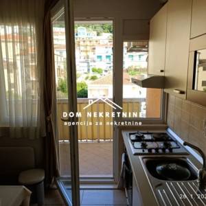 PRODAJE SE STAN U MAKARSKOJ