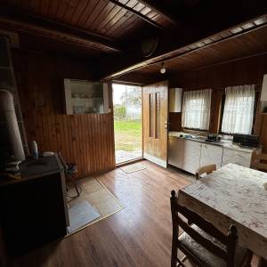 Prodajem hrastovu drvenu kuću za preseljenje – 45 m²