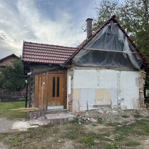 Prodajem hrastovu drvenu kuću za preseljenje – 45 m²