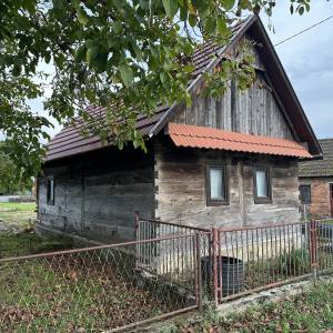 Prodajem hrastovu drvenu kuću za preseljenje – 45 m²