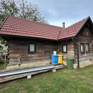 Prodajem hrastovu drvenu kuću za preseljenje – 45 m²