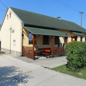 Prodajem lokal i kuću u Boboti