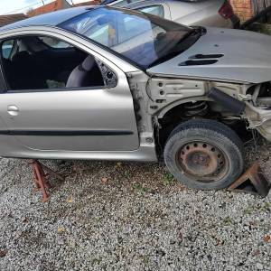 Renault megane II, ford escort, mazda 323f, chevrolet spark, polo...