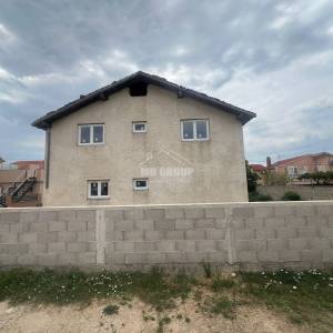 SAMOSTOJEĆA KUĆA ZA RENOVACIJU, MIRNA I TIHA POZICIJA, KAKMA – BIOGRAD