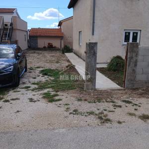 SAMOSTOJEĆA KUĆA ZA RENOVACIJU, MIRNA I TIHA POZICIJA, KAKMA – BIOGRAD