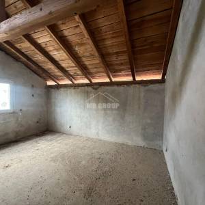 SAMOSTOJEĆA KUĆA ZA RENOVACIJU, MIRNA I TIHA POZICIJA, KAKMA – BIOGRAD