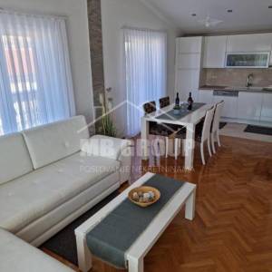 TOP PONUDA! LUKSUZAN APARTMAN U PRIVATNOJ VILI (E4), 2. KAT – KOŽINO