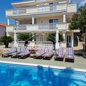 TOP PONUDA! LUKSUZAN APARTMAN U PRIVATNOJ VILI (E4), 2. KAT – KOŽINO