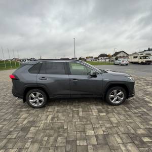 Toyota RAV 4 2,5 benzin-hibrid 4×4, 99,000km