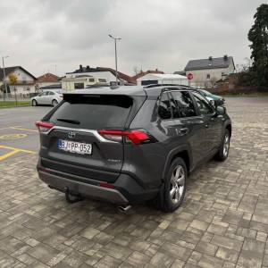 Toyota RAV 4 2,5 benzin-hibrid 4×4, 99,000km