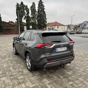 Toyota RAV 4 2,5 benzin-hibrid 4×4, 99,000km