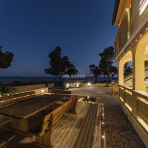 APARTMAN S 2 SPAVAĆE SOBE, 1. RED OD MORA - POGLED NA MORE, VIR