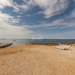 APARTMAN S 2 SPAVAĆE SOBE, 1. RED OD MORA - POGLED NA MORE, VIR