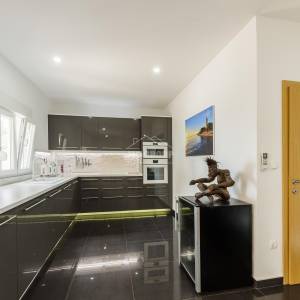 APARTMAN S 2 SPAVAĆE SOBE, 1. RED OD MORA - POGLED NA MORE, VIR