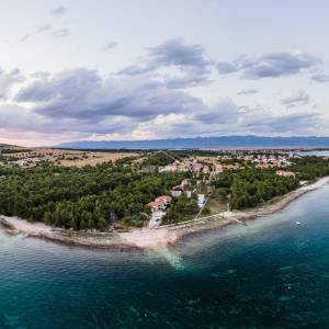 APARTMAN S 2 SPAVAĆE SOBE, 1. RED OD MORA - POGLED NA MORE, VIR