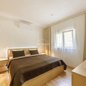 APARTMAN S 2 SPAVAĆE SOBE, 1. RED OD MORA - POGLED NA MORE, VIR