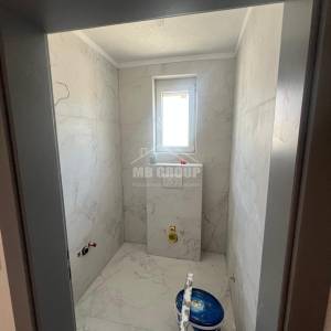 APARTMAN S 3 SPAVAĆE SOBE, VRTOM I 3 PARKIRNA MJESTA, 430 M OD MORA, V