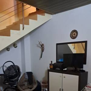 Brdovec - D.Laduč, posl. - stamb. objekt, dva 3-sobna stana, 2 garaže