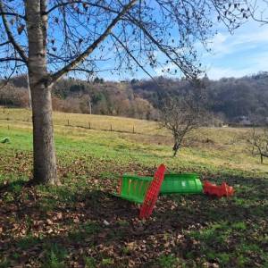 Brdovec - D.Laduč, posl. - stamb. objekt, dva 3-sobna stana, 2 garaže