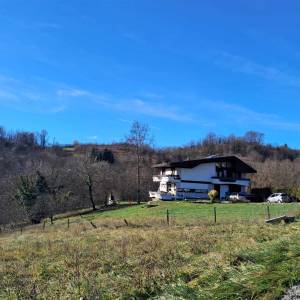 Brdovec - D.Laduč, posl. - stamb. objekt, dva 3-sobna stana, 2 garaže