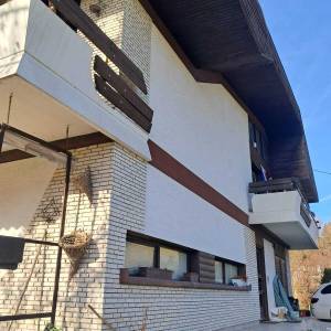 Brdovec - D.Laduč, posl. - stamb. objekt, dva 3-sobna stana, 2 garaže