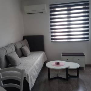 Iznajmljuje se jednosobni novi stan dugoročno