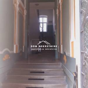 IZNAJMLJUJE SE ŠESTEROSOBNI STAN U OSIJEKU U CENTRU