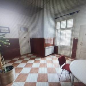 IZNAJMLJUJE SE ŠESTEROSOBNI STAN U OSIJEKU U CENTRU