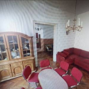 IZNAJMLJUJE SE ŠESTEROSOBNI STAN U OSIJEKU U CENTRU