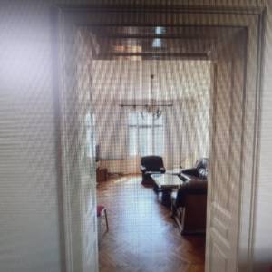 IZNAJMLJUJE SE ŠESTEROSOBNI STAN U OSIJEKU U CENTRU