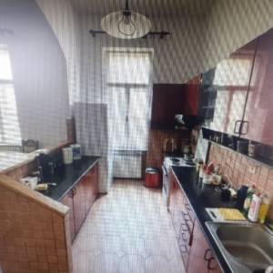 IZNAJMLJUJE SE ŠESTEROSOBNI STAN U OSIJEKU U CENTRU