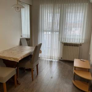 Iznajmljujem garsonijeru