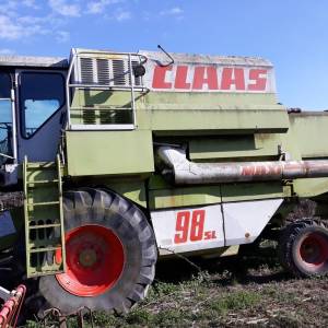 Kombajn Claas Dominator 98 SL Maxi sa Oros kukuruznim adapterom
