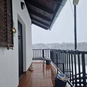 Kuća na osami sa velikom okućnicom