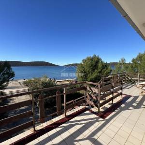 KUĆA PRVI RED DO MORA, IZVRSNA PRILIKA! BRGULJE – OTOK MOLAT