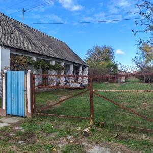 Kuća sa velikim dvorištem i baštom - Tenja