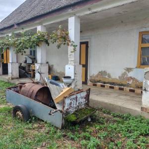 Kuća sa velikim dvorištem i baštom - Tenja