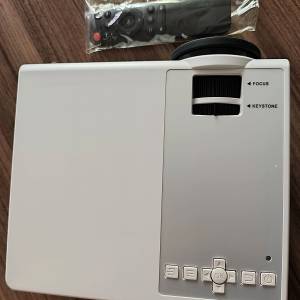 Led Projektor rezolucije Full HD, 12000 lumena, kontrast 10000/1