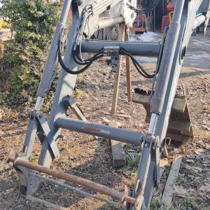 New Holland TL90 + prednji utovarivač + gajba