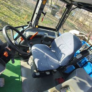 New Holland TL90 + prednji utovarivač + gajba