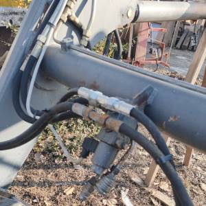 New Holland TL90 + prednji utovarivač + gajba