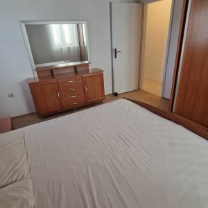 NOVOUREĐENI DVOSOBAN STAN DUGOROČNO (2-3 STUDENTA)