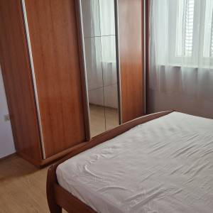 NOVOUREĐENI DVOSOBAN STAN DUGOROČNO (2-3 STUDENTA)