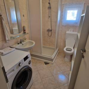 NOVOUREĐENI DVOSOBAN STAN DUGOROČNO (2-3 STUDENTA)