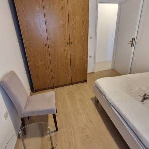 NOVOUREĐENI DVOSOBAN STAN DUGOROČNO (2-3 STUDENTA)