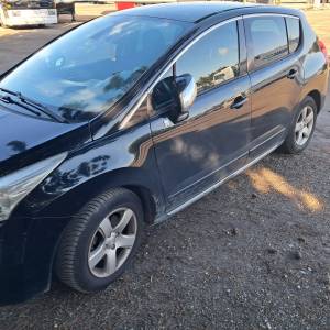 Peugeot 3008 2013. god - Automatski mjenjač, 4x4 pogonProdajem Peugeot