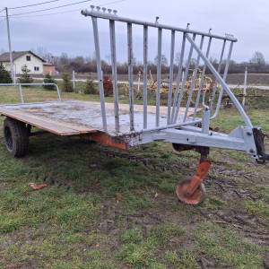 Prikolica za prijevoz rolo bala