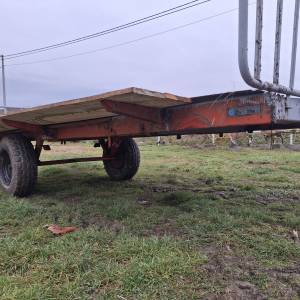 Prikolica za prijevoz rolo bala