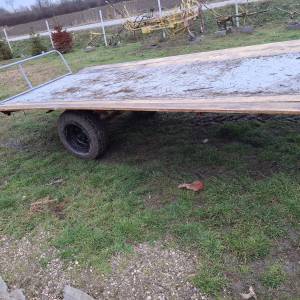 Prikolica za prijevoz rolo bala