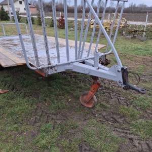 Prikolica za prijevoz rolo bala